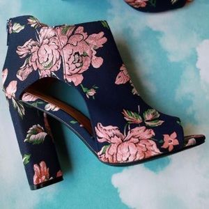 Qupid Floral cut out chunky heel